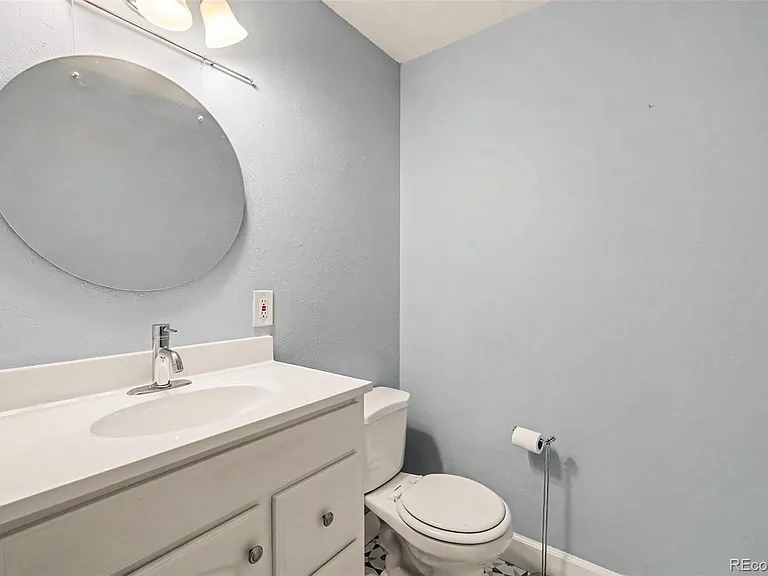 9472 W Utah Pl — Photo 10