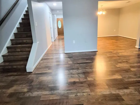 220 Meadows Ln NE, Leesburg, VA 20176