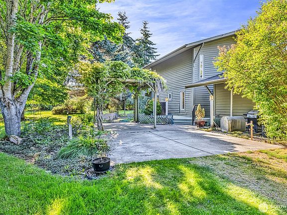 3rd image of 1433 Port Williams Road