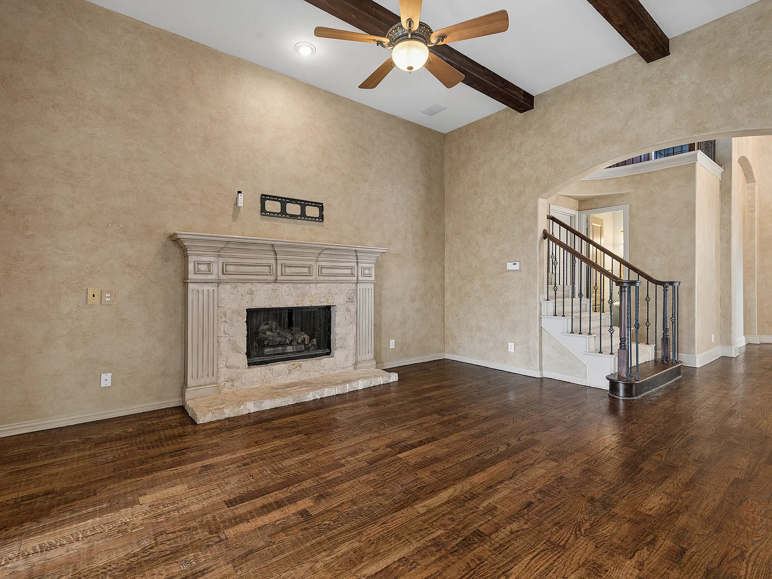 3 bed, 2.5 bath, 3561 sqft, $3,800 — Photo 3