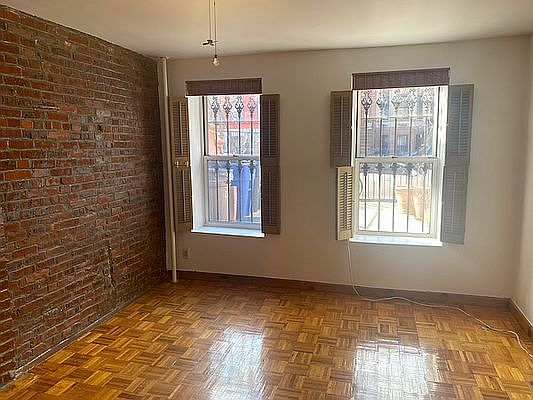 1st image of 555 Putnam Ave APT 1