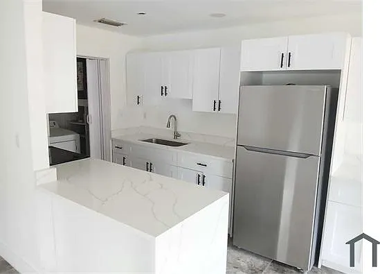 812 SW 13th St — Photo 6