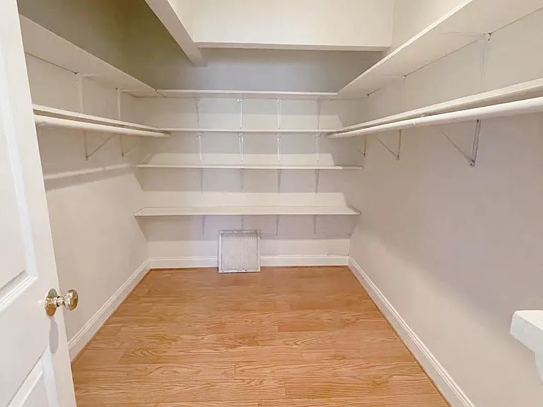 206 W Beech Rd — Photo 19