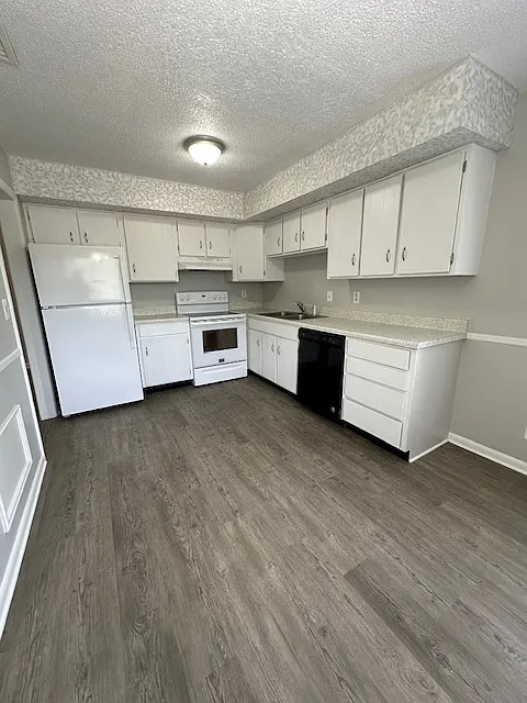 2 bed, 1.0 bath, 838 sqft, $995 — Photo 3