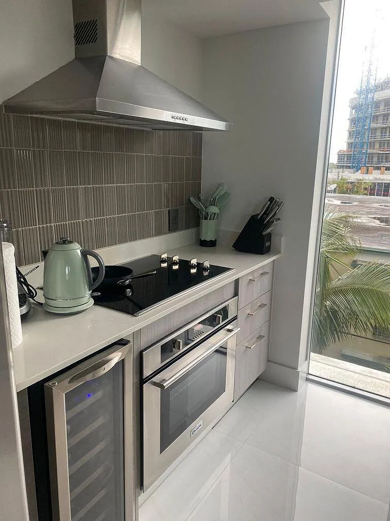 2 bed, 2.0 bath, 1260 sqft, $6,500 — Photo 3