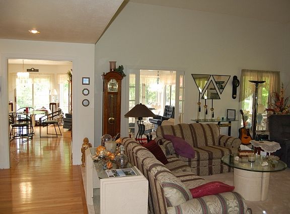 3rd image of 752 Shady Ln