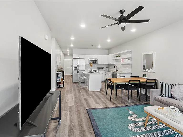 209 W Apache St #301 — Photo 9