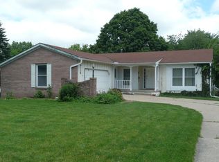 6128 N Fairlane Dr, Peoria, IL 61614