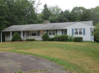 170 E St N, Suffield, CT 06078