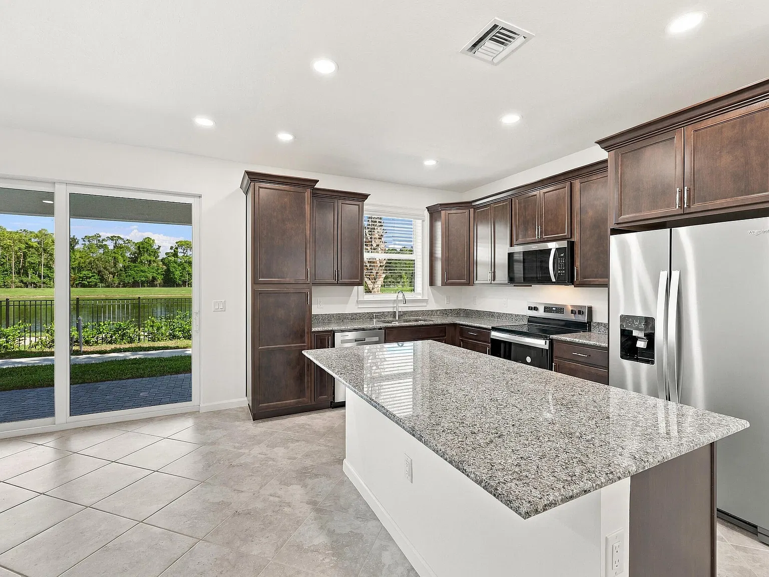 3 bed, 2.5 bath, 1679 sqft, $3,000 — Photo 4