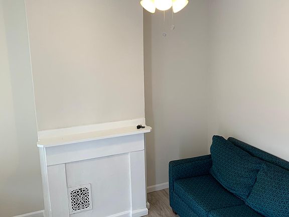 4th image of 2038 N Darien St