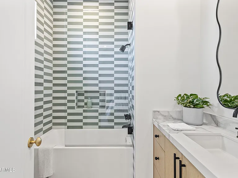 54 W Palm Ln #54 — Photo 32