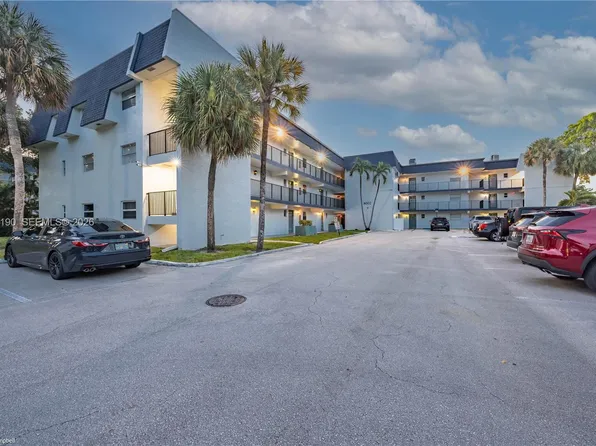 8002 Lagos De Campo Blvd #B-303, Tamarac, FL 33321