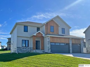 17316 Potter St, Bennington, NE 68007