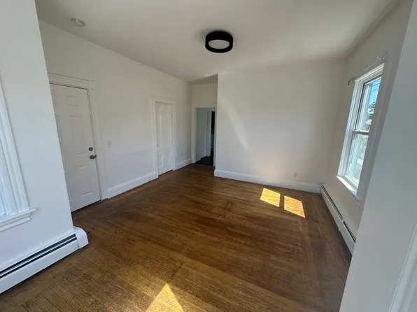 129-131 Hendrick St, Providence, RI 02908