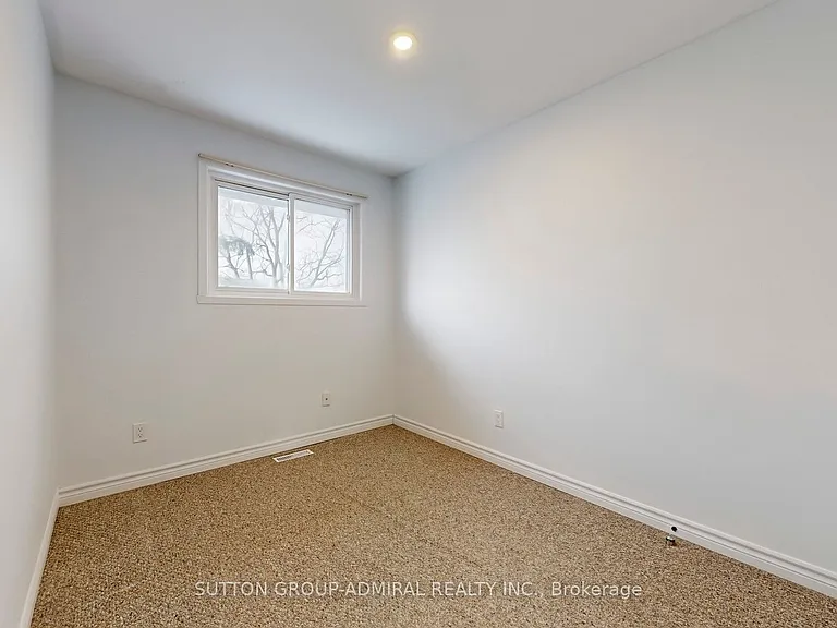 64 Bronte St S #8 — Photo 19