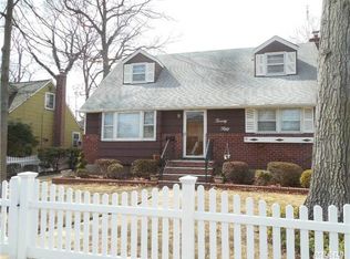 2050 Washington St, Merrick, NY 11566