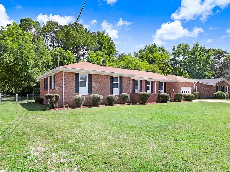 302 Cedar Rd — Photo 2