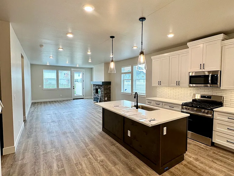 Kitchen - Great room
