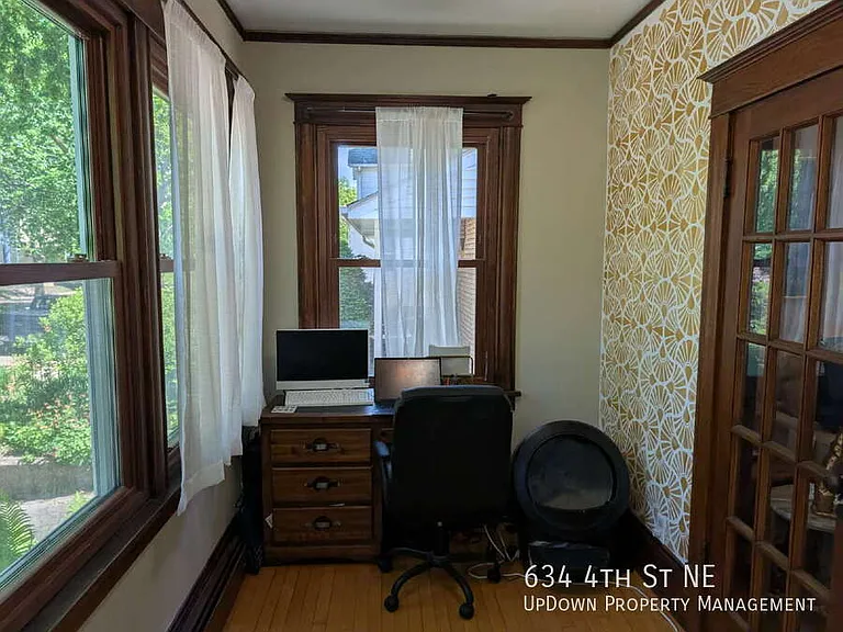 634 4th St NE — Photo 9