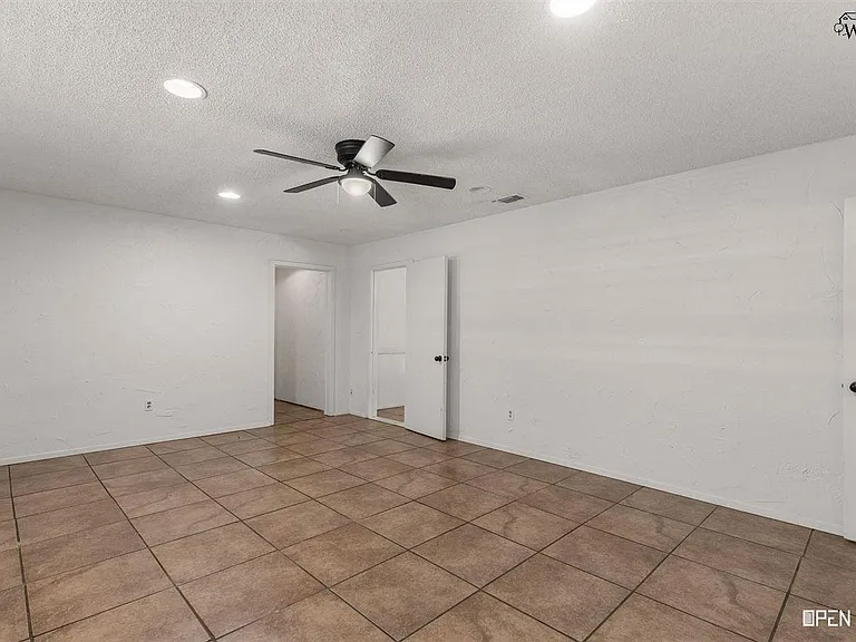 2920 Cunningham Dr — Photo 13