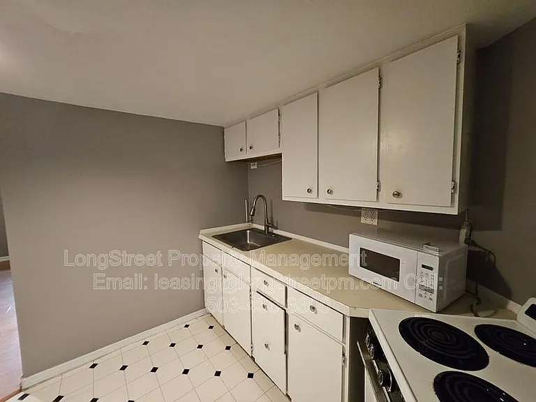 1734 SW Market St — Photo 43
