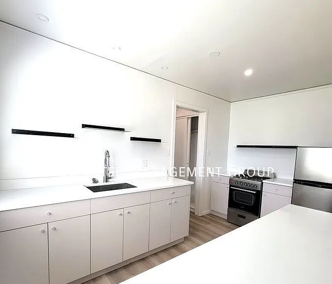 561 Kiva St #5 — Photo 1