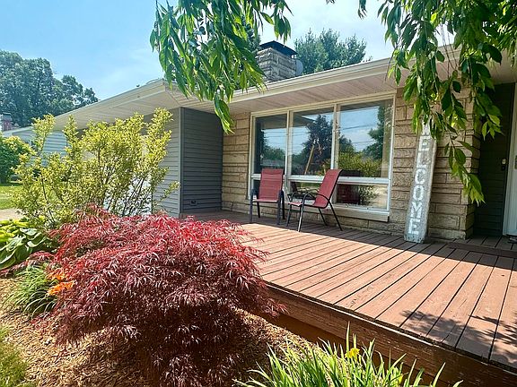 4th image of 4885 Wickham Dr