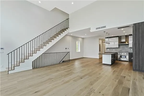 Sold by Avenue Sotheby's International Realty | media 9