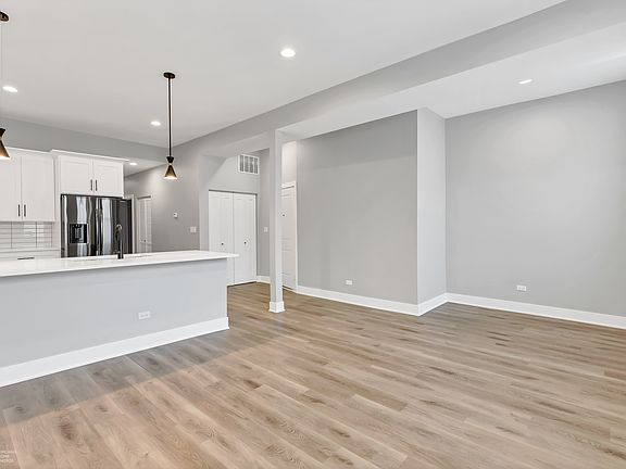 4th image of 3032 N Lincoln Ave #2