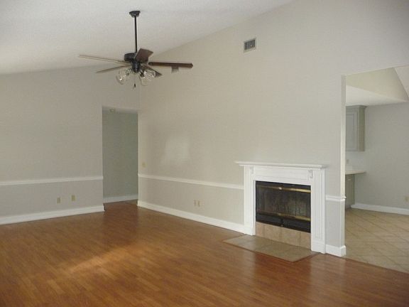 4th image of 402 Touchton Dr