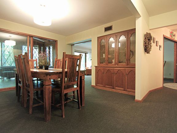 4th image of 327 Douglas Ln