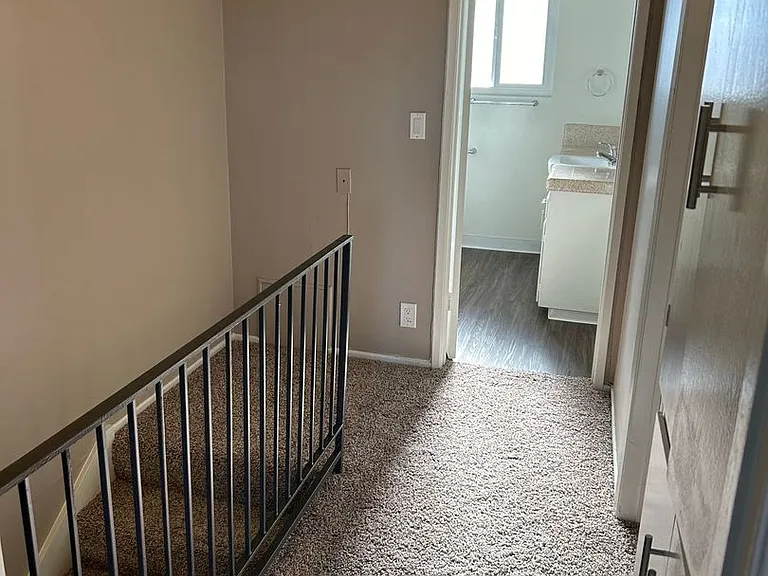 Mountain View Apartments — Photo 5
