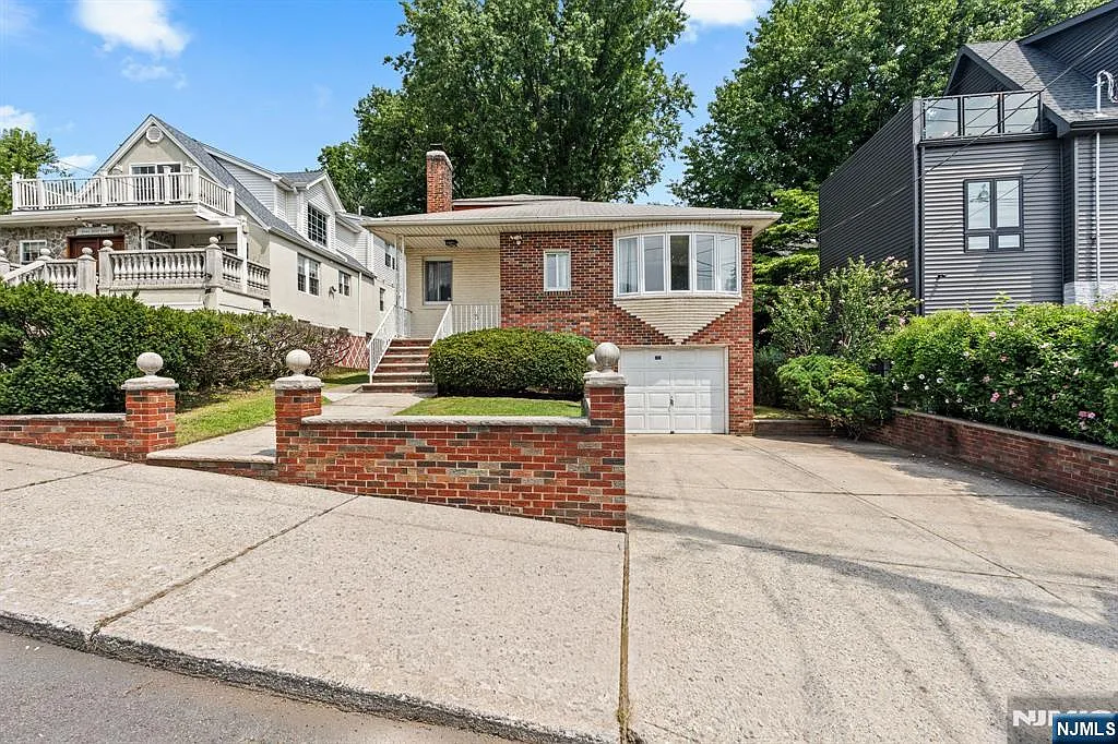 3 bed, 2.0 bath, $4,500 — Photo 1