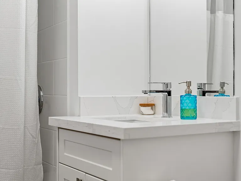 610 King St E #14 — Photo 10
