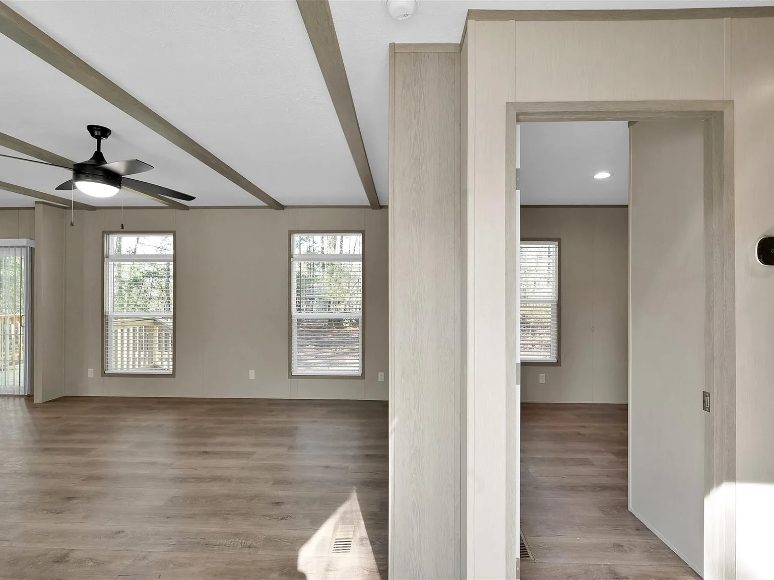 3 bed, 2.0 bath, 1152 sqft, $1,295 — Photo 2