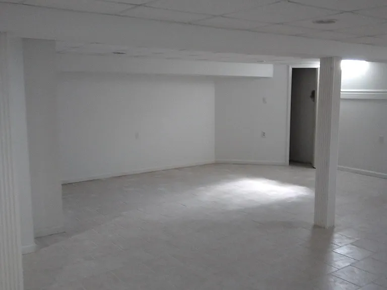2100 Newburgh Dr — Photo 13