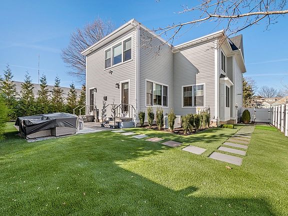 2nd image of 42 Pennsylvania Ave #42