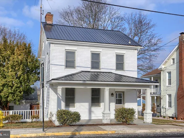 8 N Main St, Seven Valleys, PA 17360