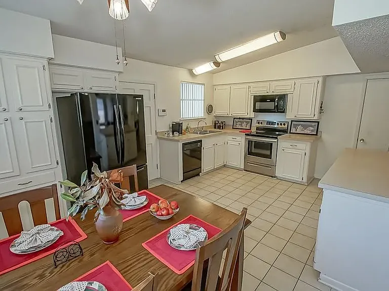 9817 Martha Ln — Photo 5