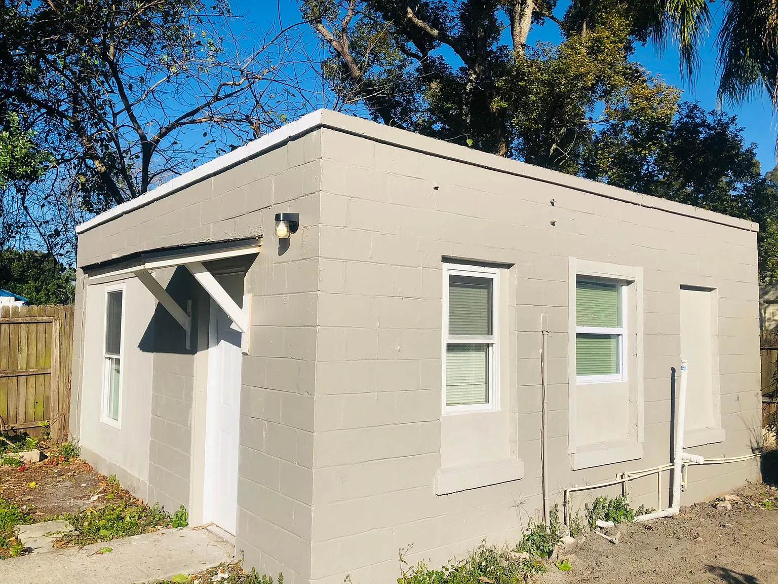 920 E Seneca Ave — Photo 1