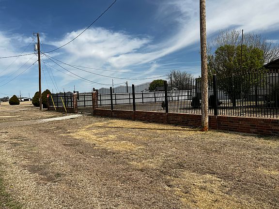 5th image of 8601 Sandlewood Ave