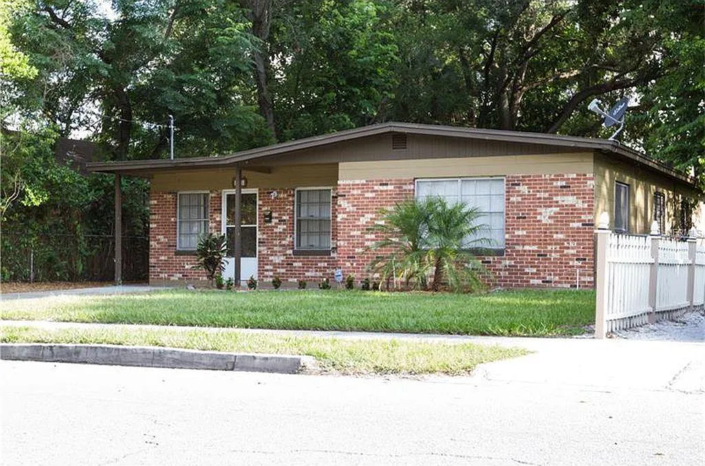 1012 E Emma St — Photo 1