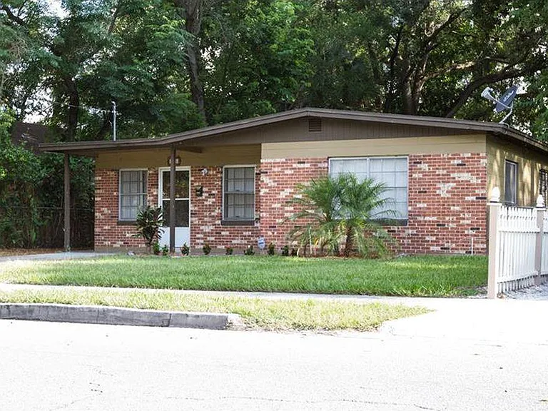 1012 E Emma St — Photo 1