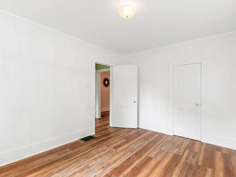 1800 Poyntz Ave — Photo 14