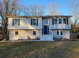 36 Robin Rd, Poughkeepsie, NY 12601