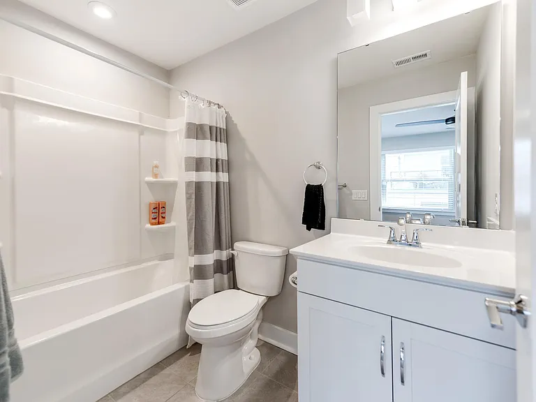 16031 Roscoe Ln — Photo 33