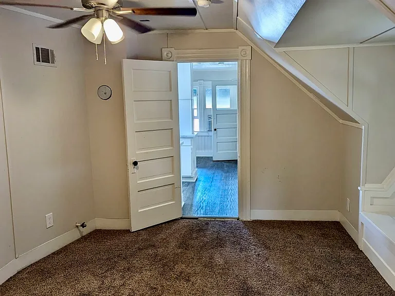 1300 Marion St #B — Photo 14