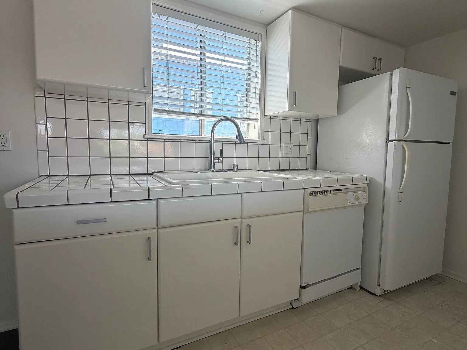 2 bed, 2.5 bath, 1150 sqft, $4,095 — Photo 3