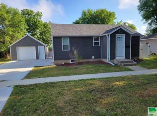 136 2nd St SW, Sioux Center, IA 51250